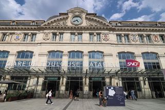 Rodiče ve Francii odjeli rychlíkem a tříletou dceru zapomněli na nástupišti - Novinky