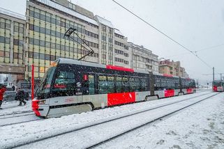 Na útočného tramvajáka chodily stížnosti. Nejsem vyšetřovatel, hájí ho nadřízený - Seznam Zprávy