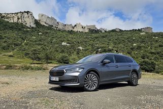 5000 kilometrů za volantem nejluxusnější Škody Superb Combi: Nejsilnější nafťák nás dostal nejen spotřebou - Garáž.cz
