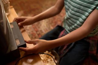 Za socialismu jsme na ně šetřili z každé výplaty. Dnes je koupíte za 5 korun