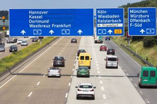 I na dálnici platí přednost zprava! Jen to většina řidičů neví nebo nedodržuje - Garáž.cz