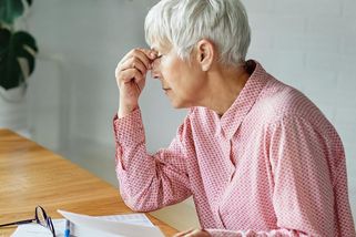 Dostala jsem výměr starobního důchodu. Když jsem dopis četla popáté, rozbrečela jsem se - Médium.cz