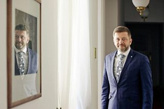 Chtějí, abych jim políbil prsten, tvrdí Rakušan. A nabízí zcela nečekané řešení