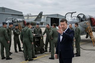 Okamura zastavil prodej L-159 Ukrajině. Vláda si letouny nechá, prý je armáda potřebuje