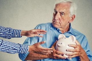 Ukrajina umírá. Jediná záchrana: čeští důchodci - Médium.cz