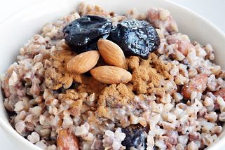 Nejkrémovější pohanková kaše nasladko: Zdravá bomba, na které si pochutnají i zapřisáhlí odpůrci pohanky