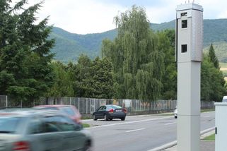 Rychlostní kamery nesloužily bezpečnosti, ale k vydělávání. Tak je vláda zakázala - Garáž.cz