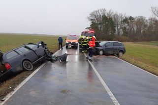 Při předjíždění smetl protijedoucí řidičku. V nemocnici zemřela, v autě měla dítě - Novinky