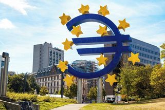 Inflace v eurozóně zrychlila. Evropská banka musí reagovat na ropný šok - Novinky