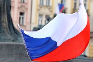 Slovákům po rozdělení vadilo, že si Česko nechalo původní vlajku. Češi jejich požadavek odmítli - Médium.cz