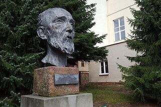 Manželka mu zemřela při porodu, dítě nepřežilo. Josef Václav Sládek se po rodinné tragédii zbláznil - Médium.cz