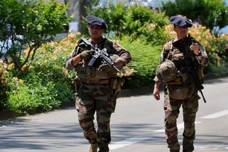 Syrský migrant ve Francii pobodal nožem tříleté děti v parku, některé bojují o život - Novinky