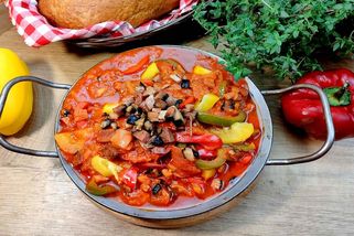 České lečo je hanbou! Pravé maďarské, kde vejce a ocet nenajdete - Žádný špeky