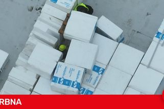 Policejní kontroly na stavbách: dělníci se schovávali v balících s polystyrenem