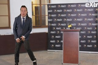 NED ÝRBOD - pozdrav Ivana Bartoše novinářům po hlasování o důvěře aneb cesta pozpátku do budoucnosti | To byl zase týden