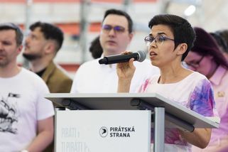 Piráti požadují konec Stanjury a Decroix, jinak podpoří pád vlády - Seznam Zprávy