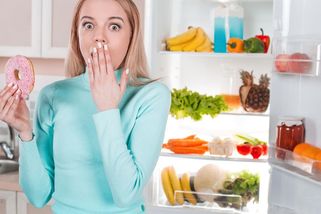 Pozval mě na návštěvu. Když jsem otevřela jeho lednici, došlo mi, že tu nezůstanu ani minutu - Médium.cz