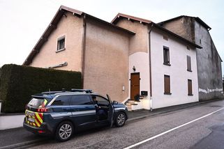 Žena ve Francii po tajných porodech ukryla dva novorozence do mrazáku. Leželi tam 15 a osm let - Novinky