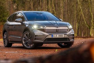 Škodovka zlevnila Enyaq s pořádným dojezdem. Významně teď ušetříte za čtyřkolku i „kupé“ - Garáž.cz