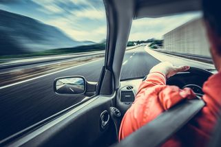 Jak hudba za volantem ovlivňuje styl řízení. Sluchátka odložte, varují vědci - Seznam Zprávy