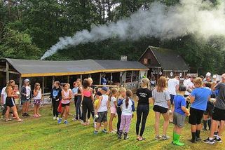 Křížení táborů i tlak na pořadatele. Změna letních prázdnin zadělala na chaos
