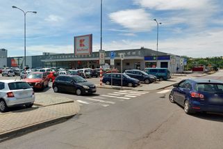 Řidič nacouval ve Znojmě terénním autem na dítě, na místě zemřelo - Novinky