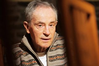 Celý národ zasáhla bolestná zpráva: Československý Belmondo zemřel při natáčení. Zřítil se z Karlova mostu