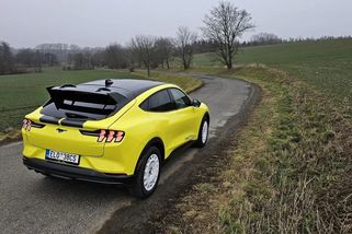 Rozhodnuto. Velká Británie opravdu zpoplatní každý ujetý kilometr v elektromobilu