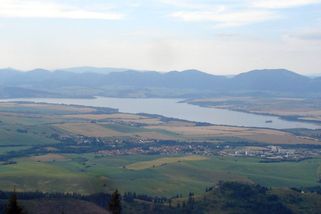 Slovenské „moře“: Nejhlubší nádrž sousedů Liptovská Mara má čistou osvěžující vodu i výhled na Tatry - Médium.cz