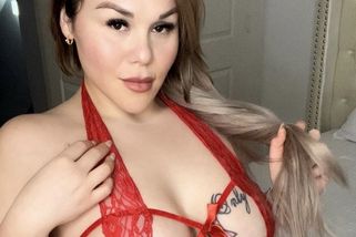 Vnadná svobodná maminka lhala celé rodině: Sekla s prací servírky a tajně začala s kariérou, která jí vynáší 850 tisíc měsíčně - Super.cz