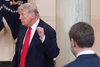 "Zátahy už začaly". Trump žádá Vance, ať odhalí údajné podvody ve státech demokratů