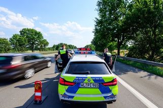 Český řidič kamionu po vážné nehodě na západě Německa bojuje o život - Novinky