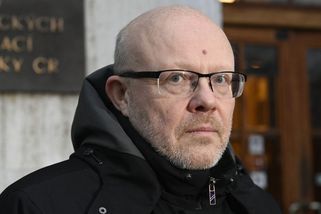 Válek chce kvůli nouzovému stavu omezit otevírací dobu přes Vánoce - Novinky