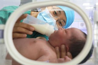 Jed do lebky i vraždění dcer. Trauma děsivého čínského experimentu trvá dodnes - Seznam Zprávy