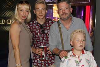 Syna Aleše Hámy dnes znáte z televize Nova, pracuje jako reportér. Jáchym je fešák a celý tatínek - Médium.cz