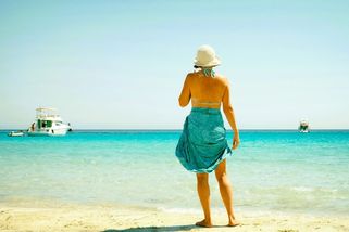 Společenské stigma žen přes padesát, za které si můžeme tak trochu samy - Médium.cz