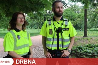 Brno vyděsil muž, který chodil oblečený v řece. Nikdo neví proč