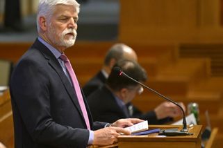 Pavel je tři roky na Hradě. Lidé ho podporují, přibývá ale těch, kterým vadí jeho aktivita