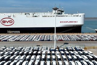 EU zavádí cla na dovoz elektromobilů z Číny - Novinky