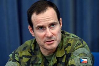 Musíme Rusku ukázat sílu, zbrojení je nutné, vyzva...