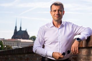 Zakladatel Pirátů Kadeřávek odchází ze strany. Otočili o 180 stupňů, jde jim o placená místa, říká - Novinky