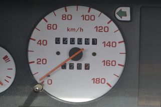 Favorit za 3 miliony? Tento kousek na prodej zaujme nejen nezvykle nízkým nájezdem, výjimečný je i v jiném ohledu - Garáž.cz