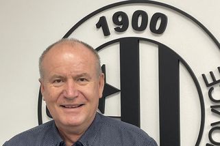 Dát řetěz na dveře mohl jen člověk mdlého rozumu. Odvolaný majitel Dynama chystá protiútok - Sport.cz