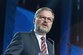 Ranní ptáče: Posun ve světě kryptoměn. Rusko se mstí Česku. Cena pohonných hmot po zásahu vlády výrazně klesne.