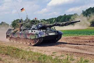 securitymagazin.cz/defence/nemecko-se-obraci-k-ukrajine-zady-dodavka-tanku-z-nas-muze-udelat-rusky-cil-rika-vicekancler-1404068589.html