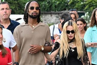 Madonna poprvé vyvedla svého nového kolouška do společnosti: Přirovnání k babičce s vnukem se nevyhnula - Super.cz