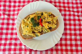 Drožďová pomazánka: Buď ji miluješ, nebo jsi ji ještě neochutnal | Zdraví na talíři