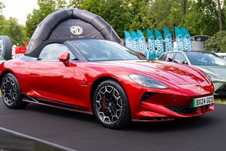 V Česku se brzy začne prodávat zbrusu nový sporťák. Drtivá dynamika vám pocuchá účes i orgány, přesto slibuje rozumnou cenu - Garáž.cz