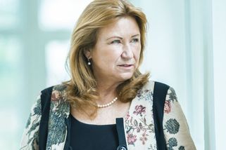 Rychlý růst mezd znepokojuje centrální bankéře ve střední Evropě