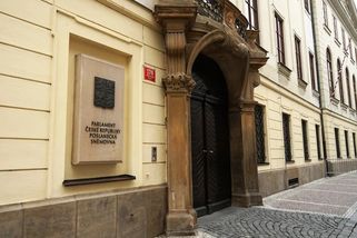 Vláda oznámila změny v zálohách OSVČ. Lidé měsíčně ušetří tisíce